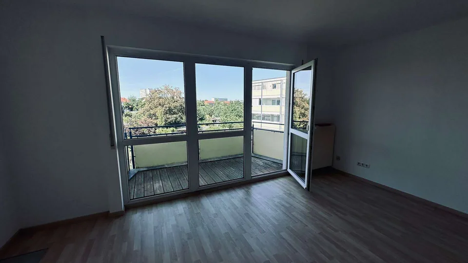 Wohnzimmer / Balkon