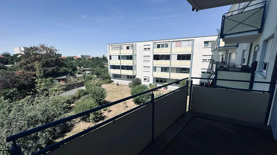 Balkon / Blick in Innenhof
