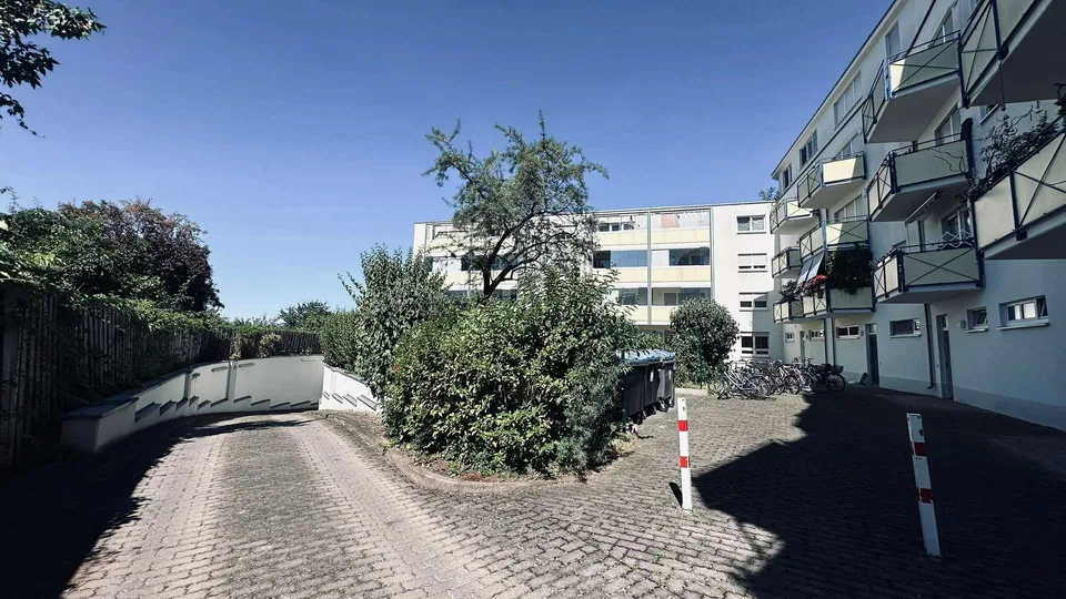 TG-Einfahrt / Innenhof