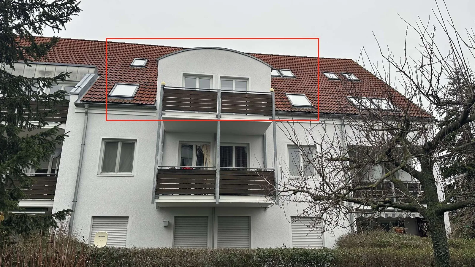 Haus Rückansicht mit markierter Wohnung