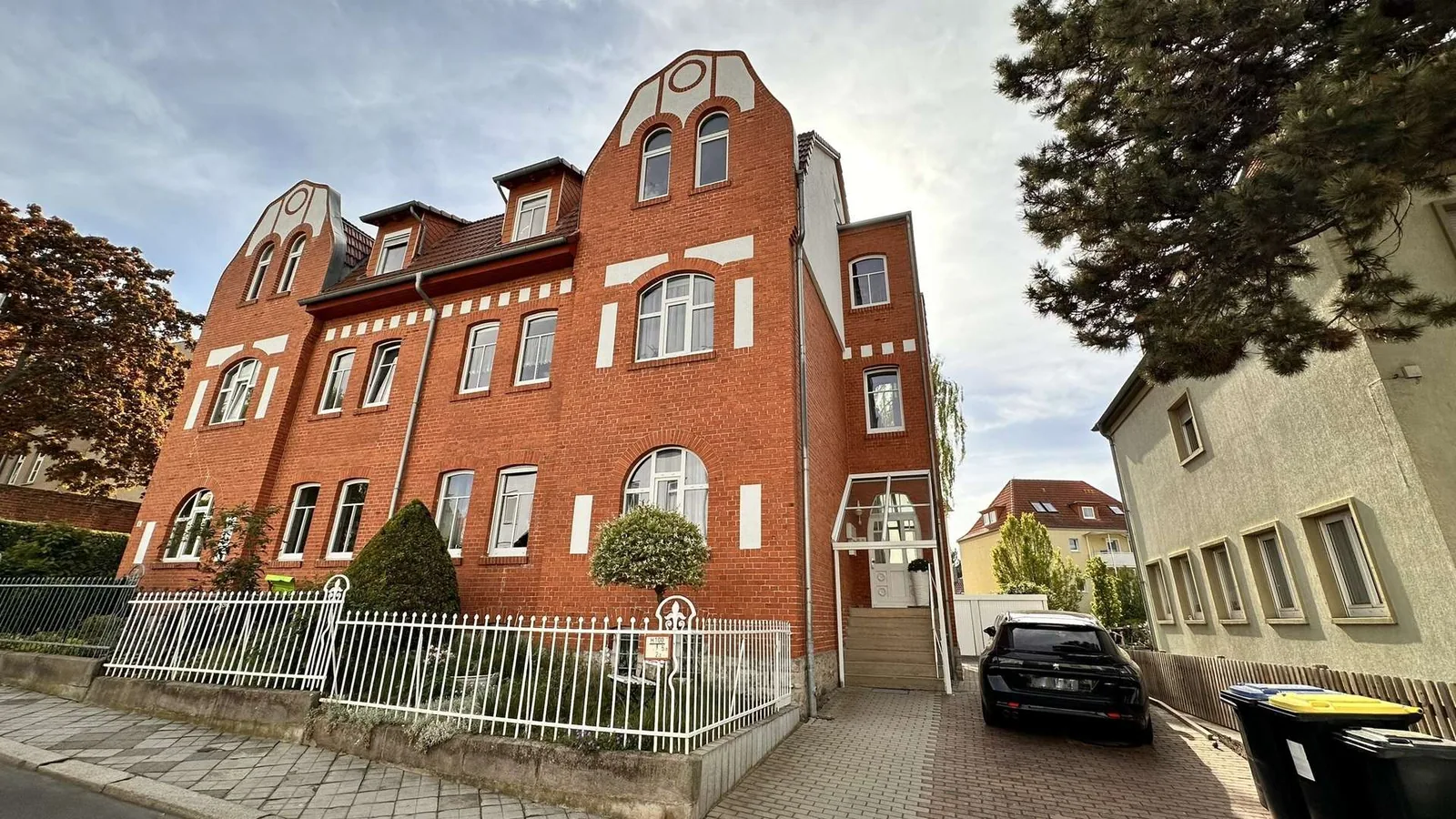 Haus straßenseitig
