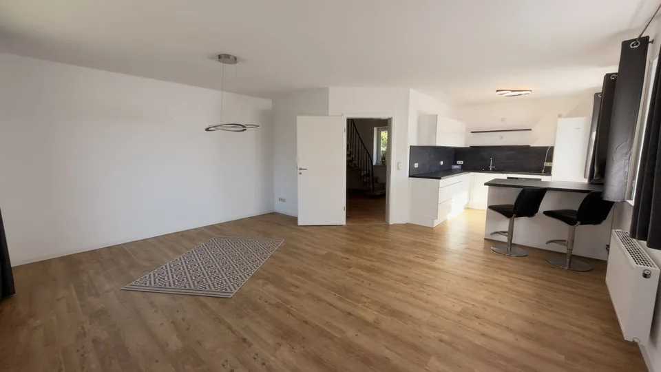 Wohnzimmer/offene Küche