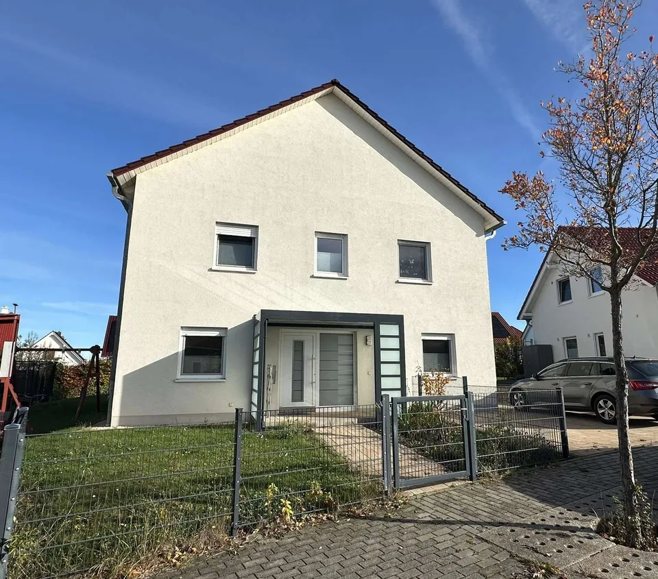 Haus straßenseitig