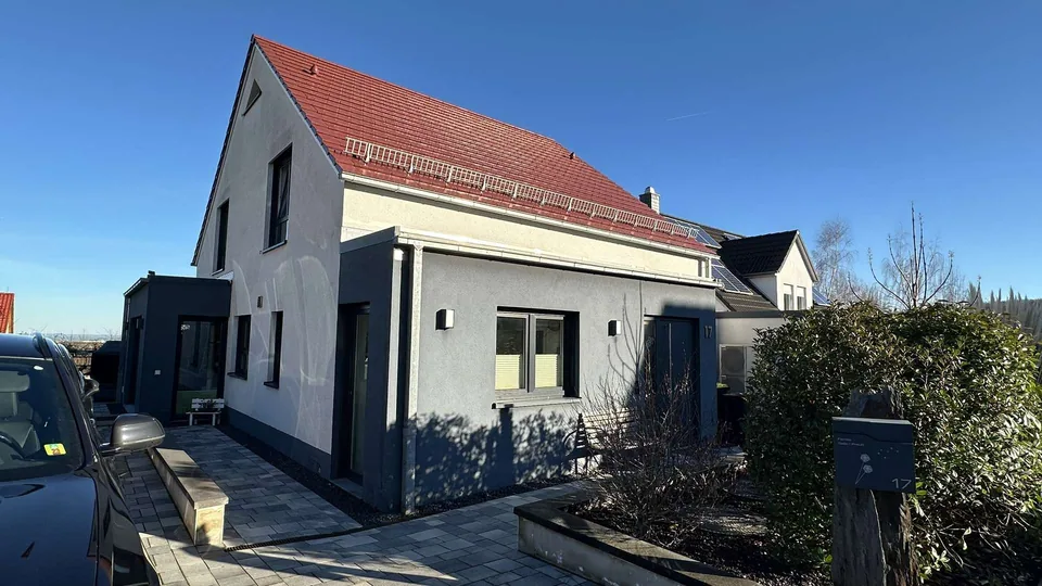 Haus straßenseitig